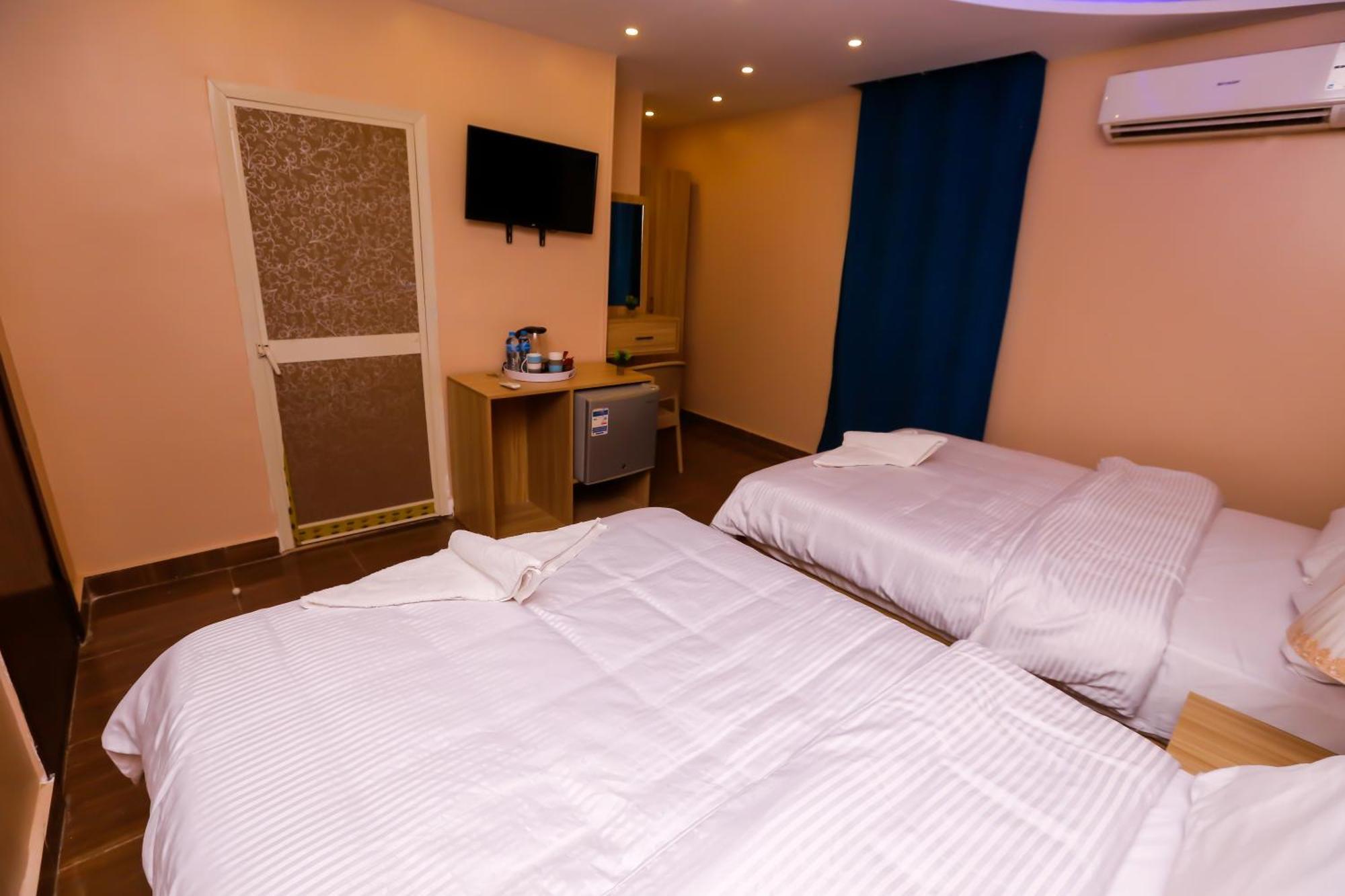 Pyramids Express View Hotel Kafrat al Jabal ภายนอก รูปภาพ