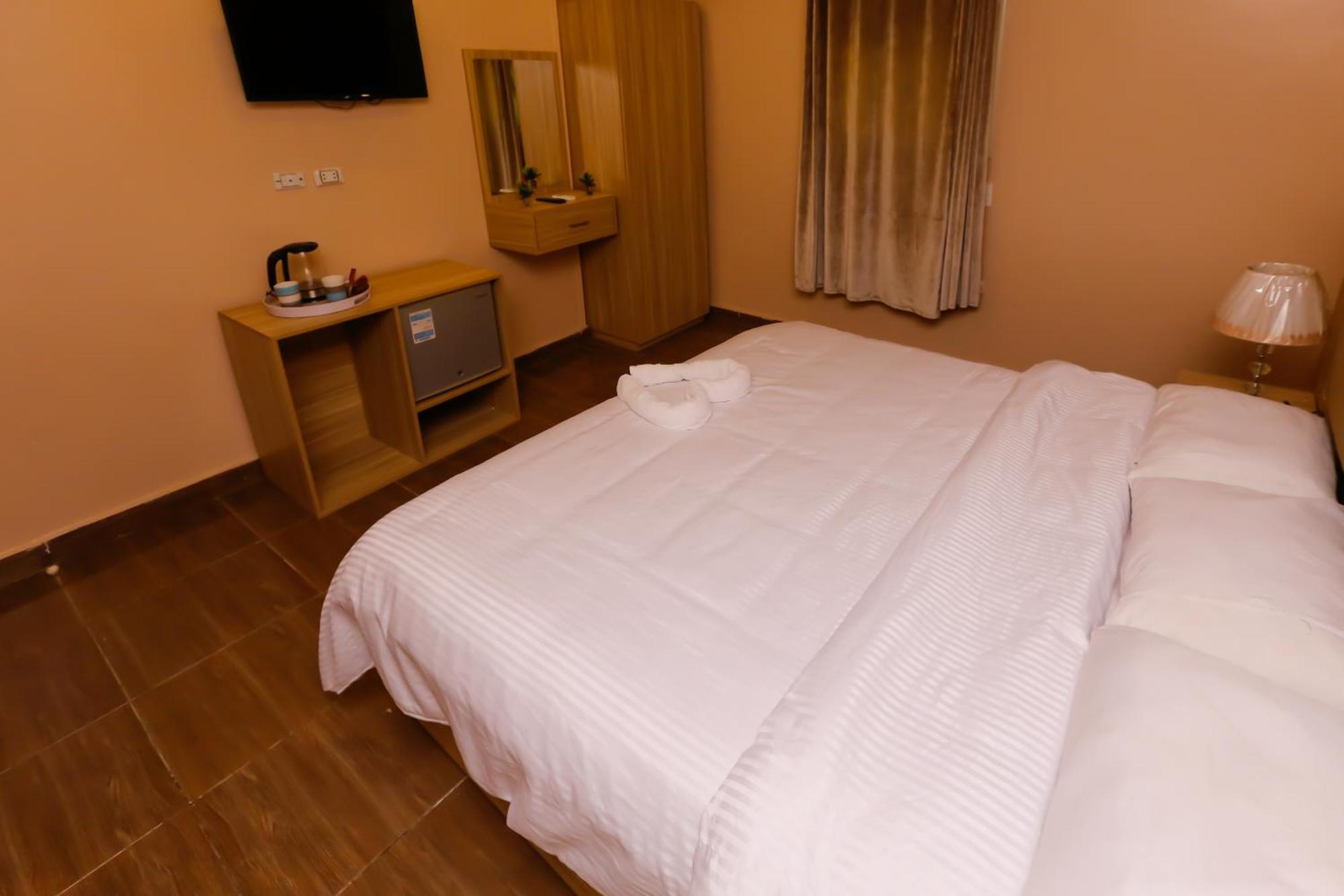 Pyramids Express View Hotel Kafrat al Jabal ภายนอก รูปภาพ