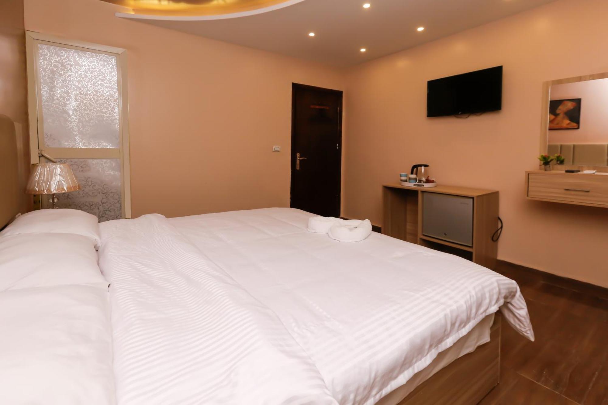 Pyramids Express View Hotel Kafrat al Jabal ภายนอก รูปภาพ