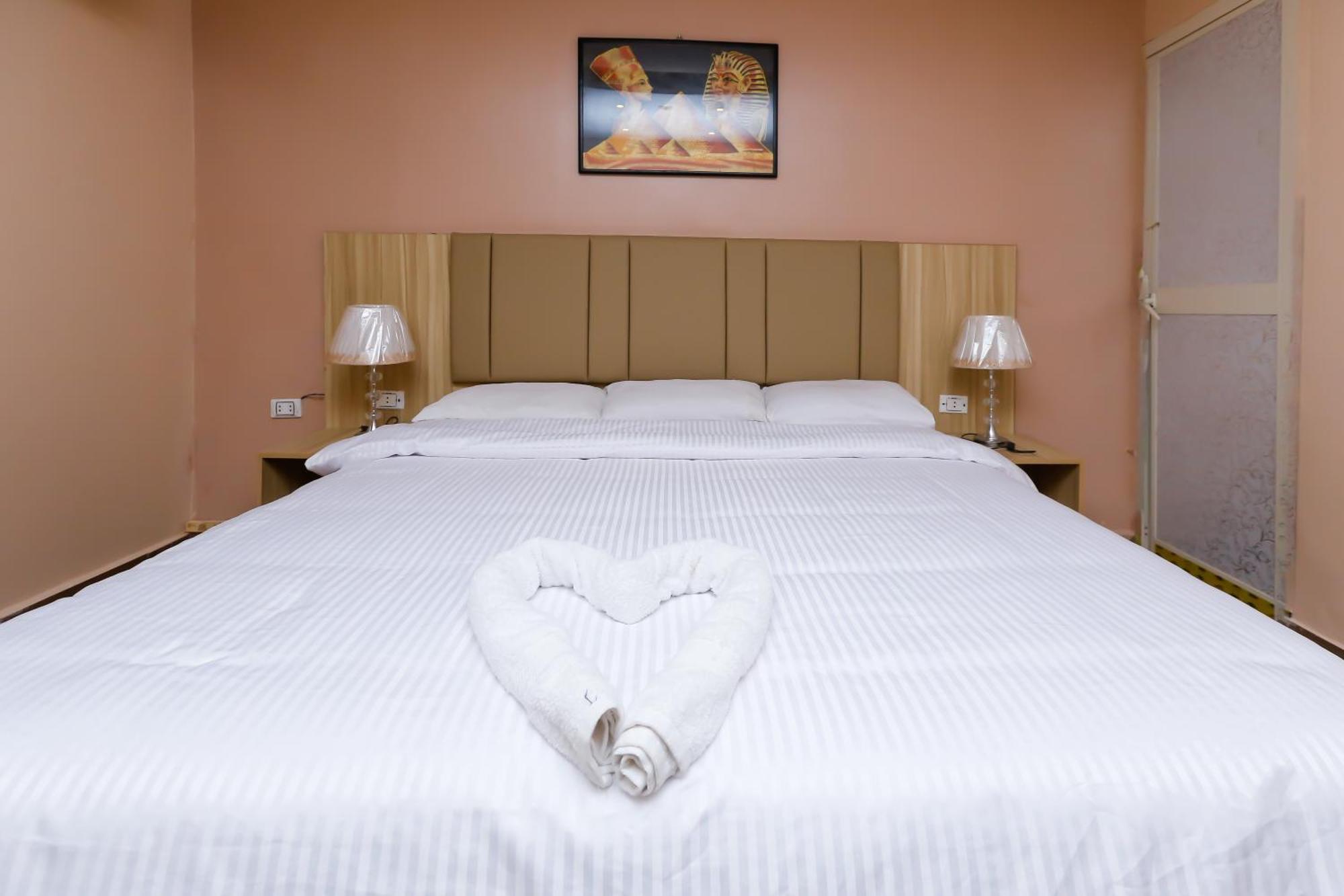 Pyramids Express View Hotel Kafrat al Jabal ภายนอก รูปภาพ