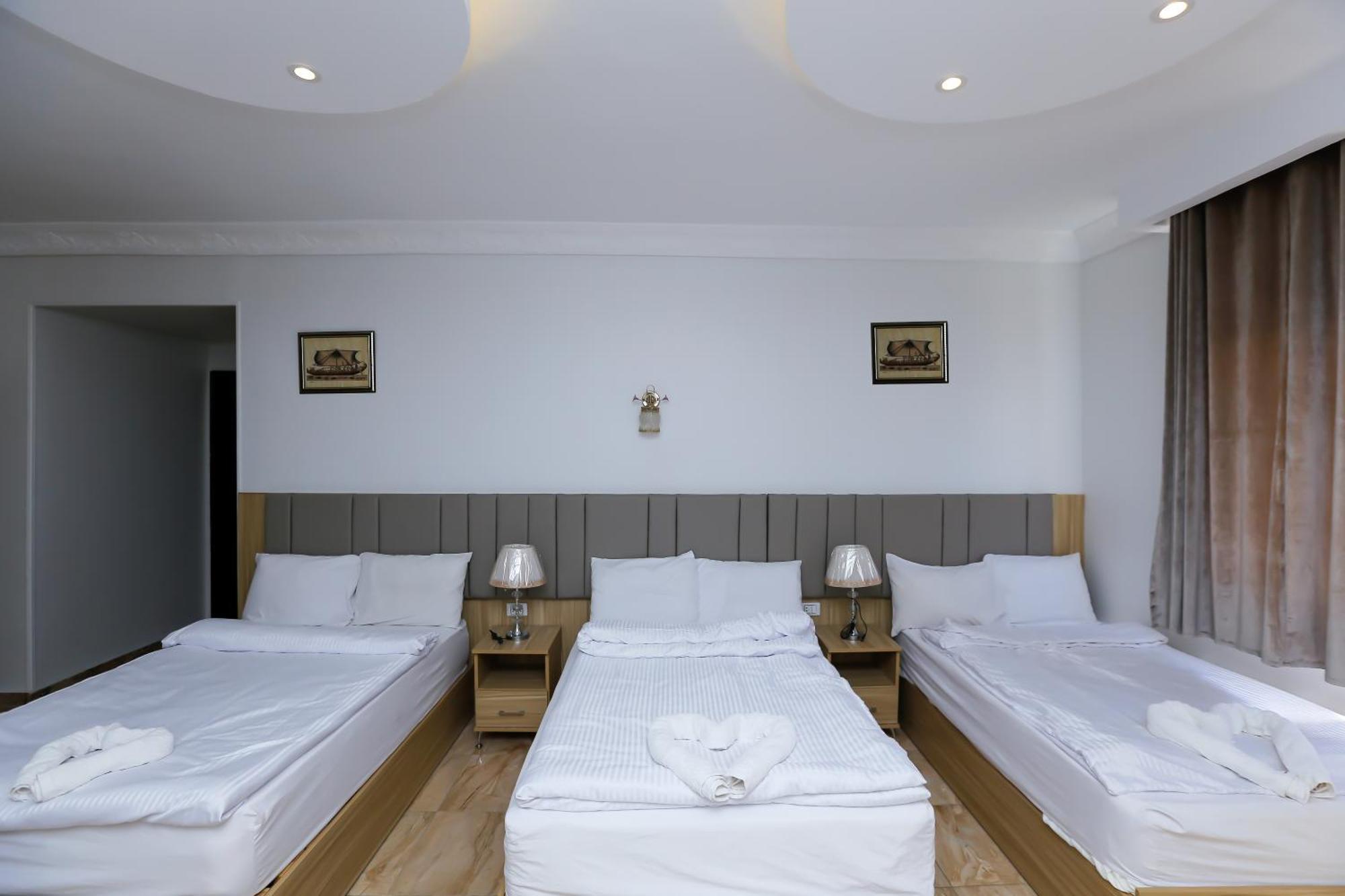 Pyramids Express View Hotel Kafrat al Jabal ภายนอก รูปภาพ