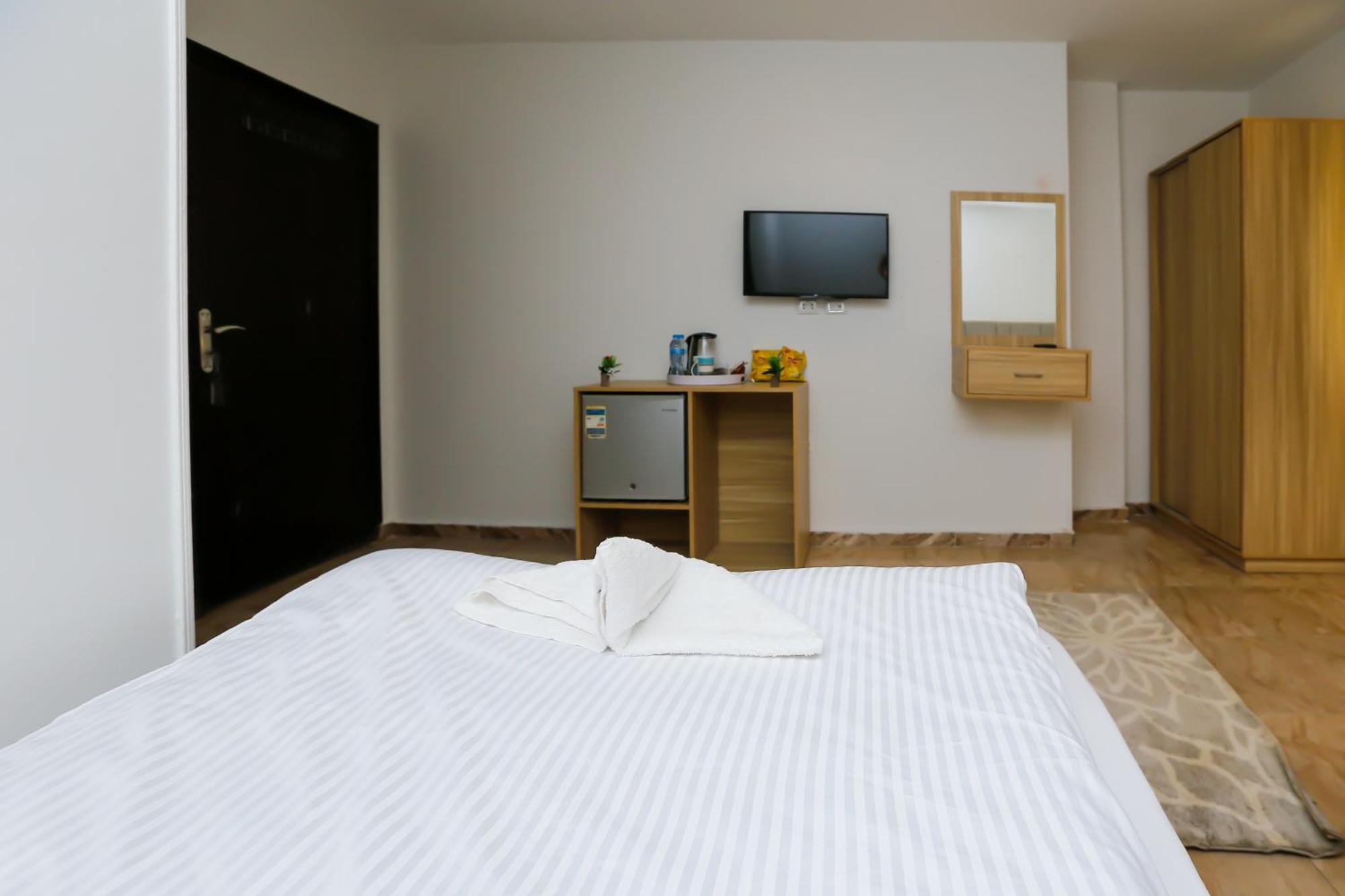 Pyramids Express View Hotel Kafrat al Jabal ภายนอก รูปภาพ