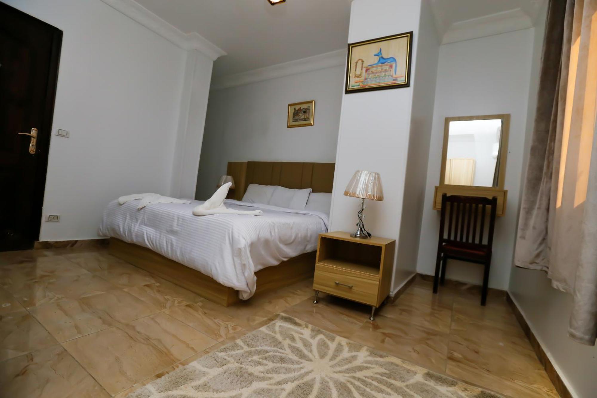 Pyramids Express View Hotel Kafrat al Jabal ภายนอก รูปภาพ